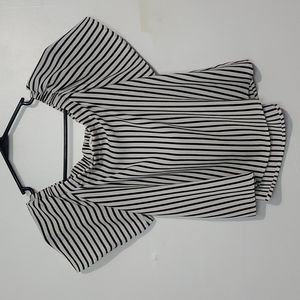 Size S Women's Bar III Off Shoulder Striped Shirt Black and White